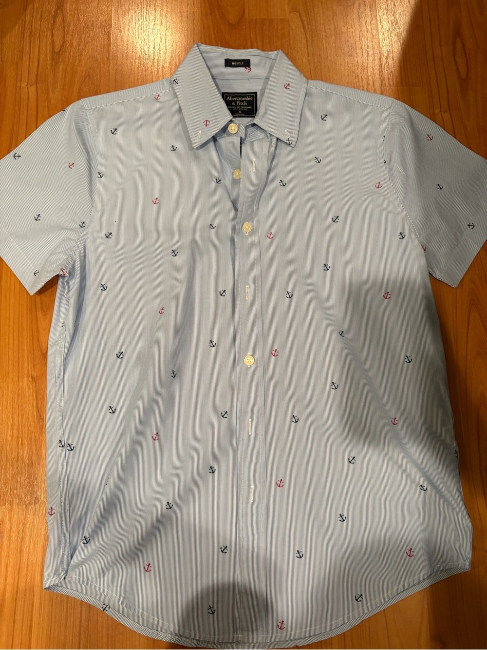 Abercrombie & Fitch Light Blue Short-Sleeve Anchor Print Shirt. Size medium